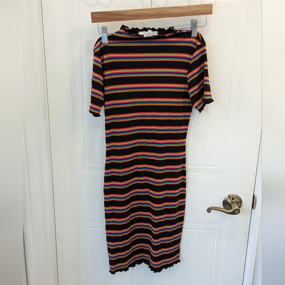 ✨BOGO ALL $5 ITEMS✨ striped retro bodycon high neck dress